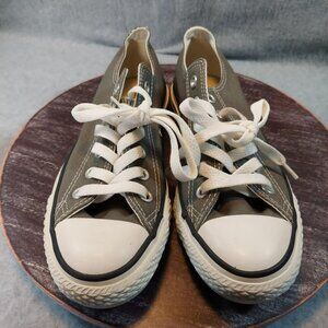 Converse  Chuck Taylor All Star Sneakers Size 7 Womens/ 5 Mens Canvas 1J794